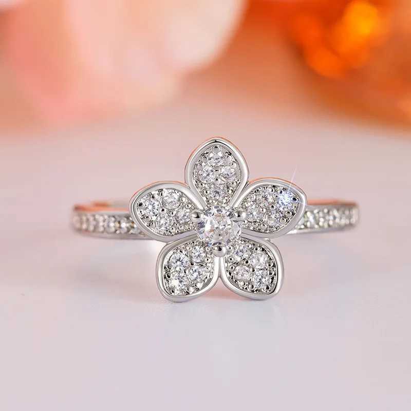 925 Sterling Silver Flower Finger Ring for Women Dazzling Cubic Zirconia Wedding Accories Aesthetic JewelryXJ250514