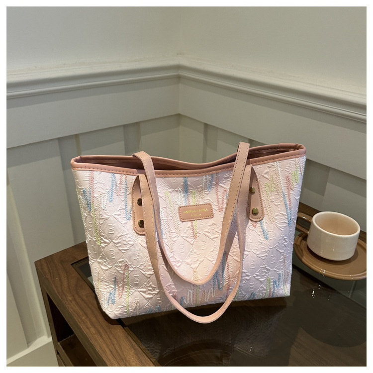 2025 New Free Delivery Designer's Bag Student Class Female Single Shoulder Underarm Striped Large Capacity Commuter Leisure Tote Bag