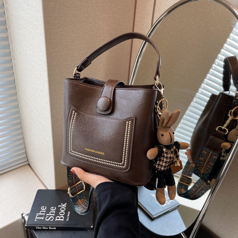 2025 New Free Delivery Designer's Bag Small Niche Design For Women Spring New Popular Wide Shoulder Strap Crossbody Versatile Hand-held Bucket Ba