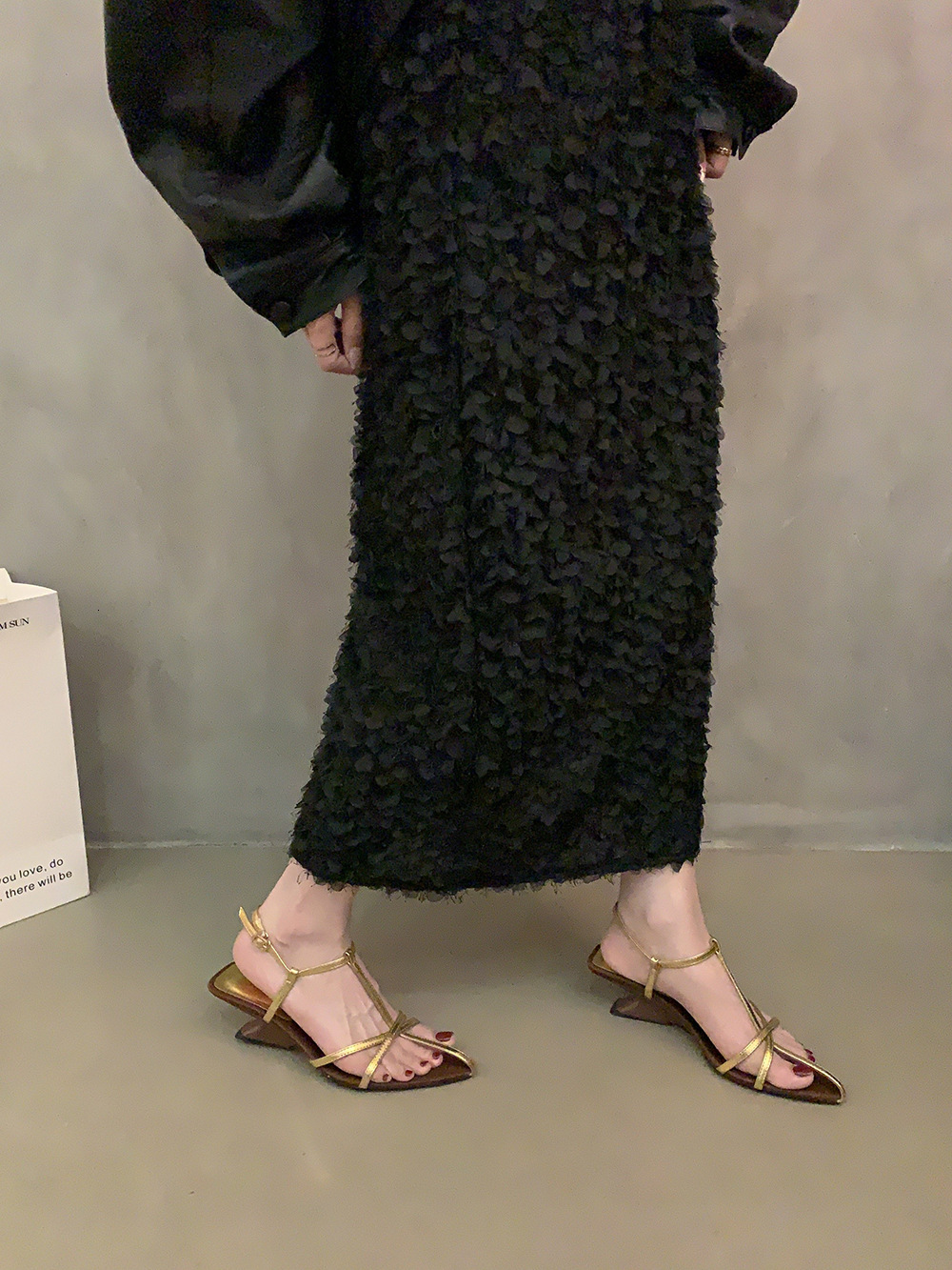 Designer sandals Fashionable style! Sharp pointed cross shaped sandals with sloping heels for women 2025 new style socialite Roman open toed high heel