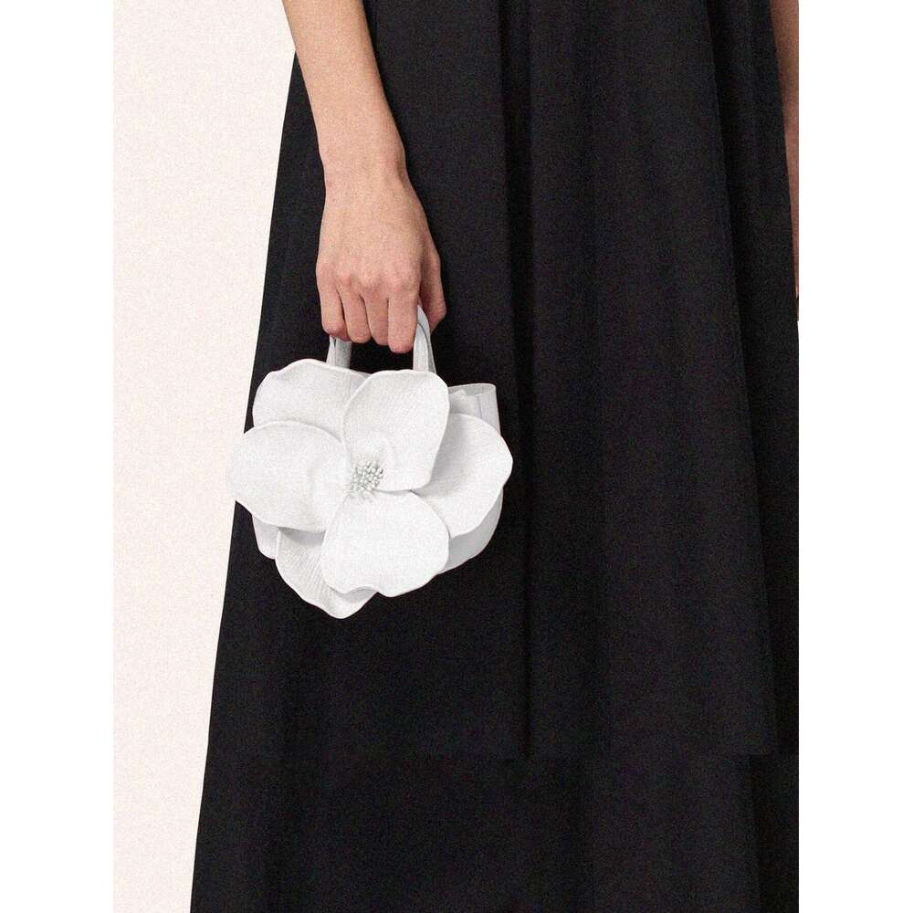 The Innovative New Chinese-Style Floral Bucket Bag Is Perfect Holiday Wear, Ideal For Both Shoulder And Hand-Carry Use