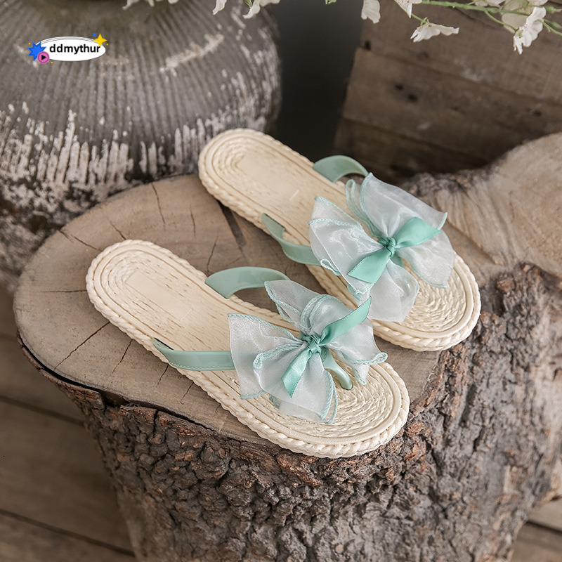Women wearing flip flops in summer, fashionable and non slip on the beach, Instagram style beach bow sandals for women ddmythur