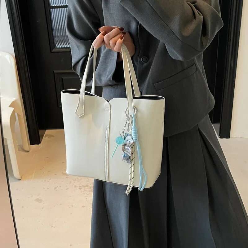 2025 New Women's Large Capacity Tote Bag Versatile for Hand Carrying, Underarm and Short Commute As Backpack, Fashionable Design