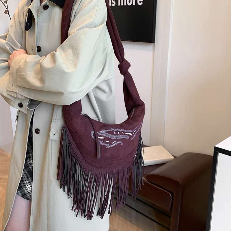 Shoulder Women Suede Tassels Crossbody Large Capacity Crescent Bag Trendy for Commuting Travel