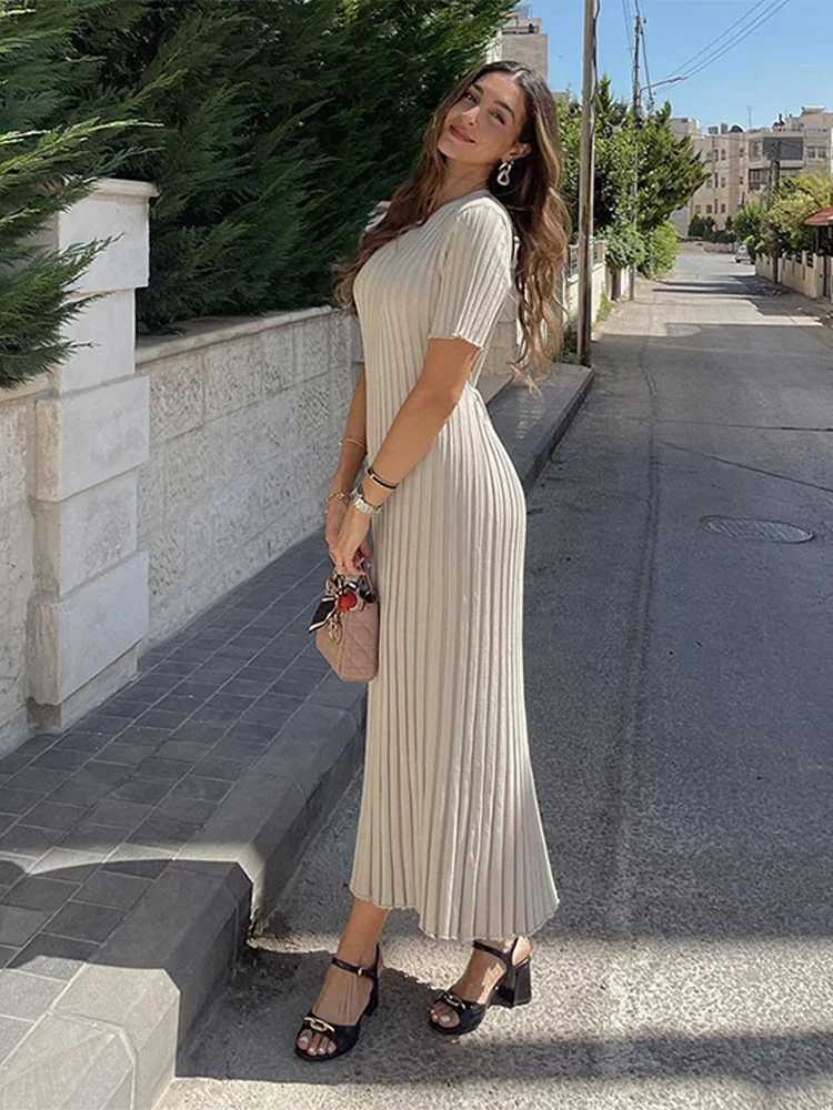 Knitted Women Long Dress Short Sleeve Pleated Lady Dresses 2024 Fashion Autumn Winter Hip Package O Neck Female DressesXJ250514
