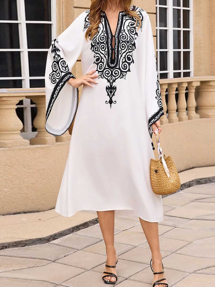 Elegant Floral Embroidered Abaya Dress with Long Slves and V-Neckline Stylish Button-Up Robe for Women Perfect for Prayer X250514