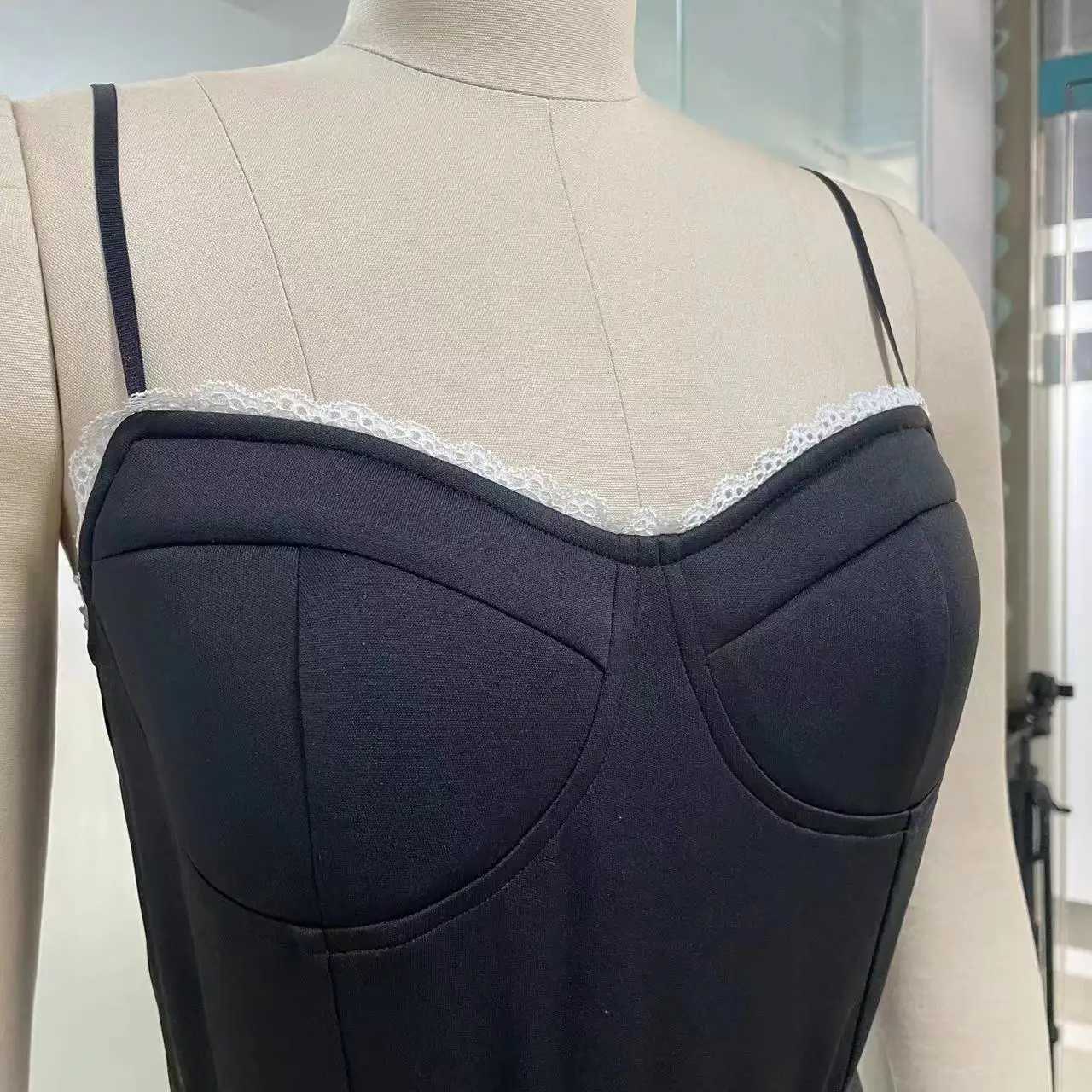 Summer New Womens Clothing Fashion Double-layer Lace Suspender Sexy Slim-fitting Fungus Edge Dress WomenXJ250514