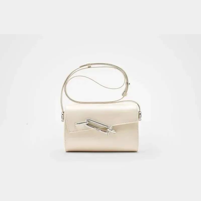 Retro Fashion Interlocking Series Lock Box High End Commuter Single Shoulder Diagonal Cross Underarm Bag