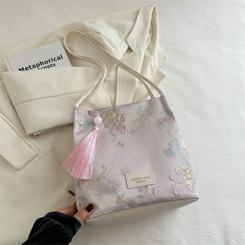 Free Delivery Designer Bag Chinese Style Embroidered Satin Hand 2025 New Summer Niche Design One Shoulder Hand Held Crossbody Bucket Luxury Bag