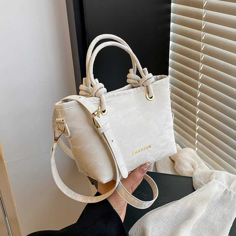 New Commuting Casual And Highend Handbag Korean Version Solid Color Single Shoulder New Free Delivery Designer Bag Crossbody Luxury Bag Small Square B