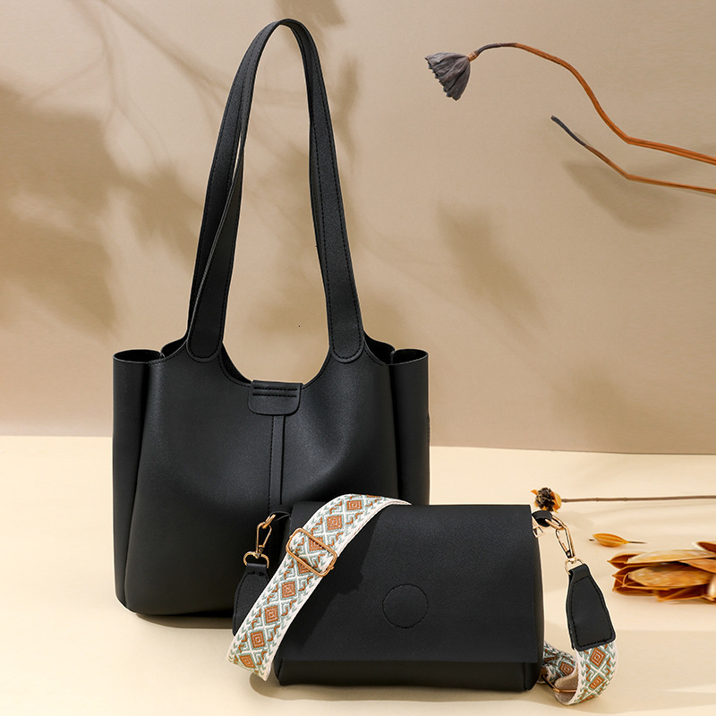 High Quality New Free Designer Large Capacity Women's 2024 Summer New High-end Commuting Multifunctional Shoulder Handbag