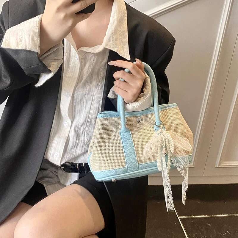 Designer Women's Shoulder Bag Vintage Leather Crossbody Purse Elegant Ladies Handbag with Detachable Chain