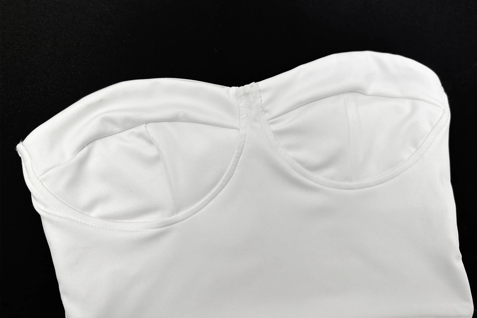 Sexy Strapless Suspenders Fluffy Skirt TwoPiece Set Nightclub Style Spring And Summer White Tight Irregular Short 250514