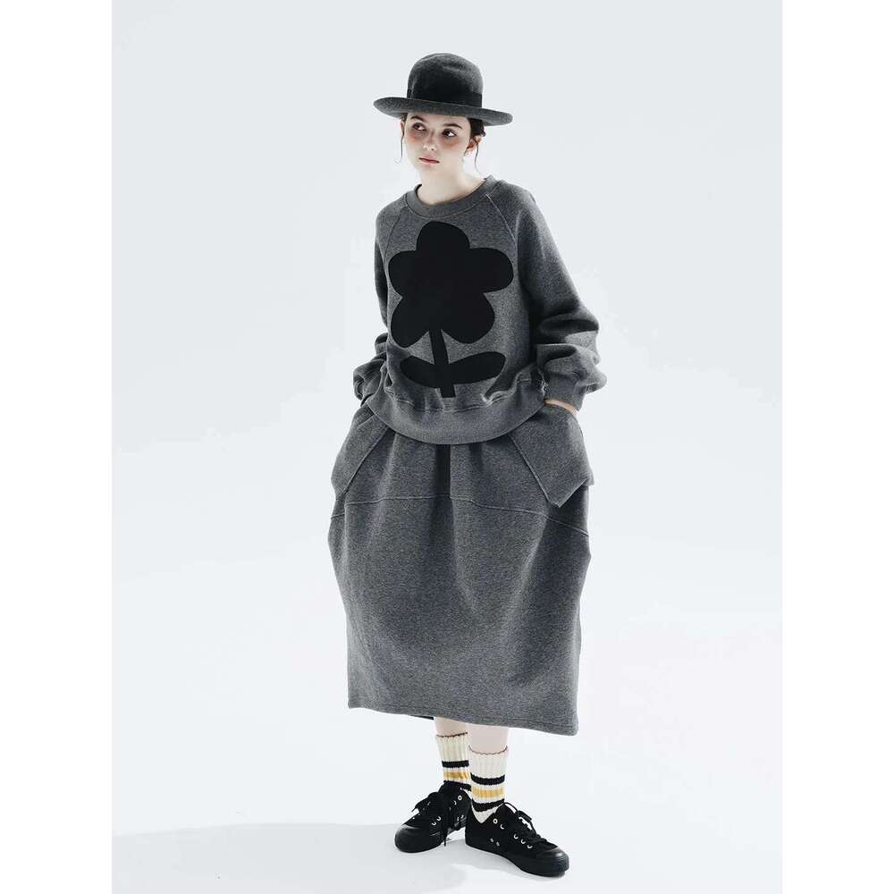 Imakokoni 2023 New Original Air Layer Flowers Grey Round Neck Hoodie Women Spring And Autumn 234270 Designer