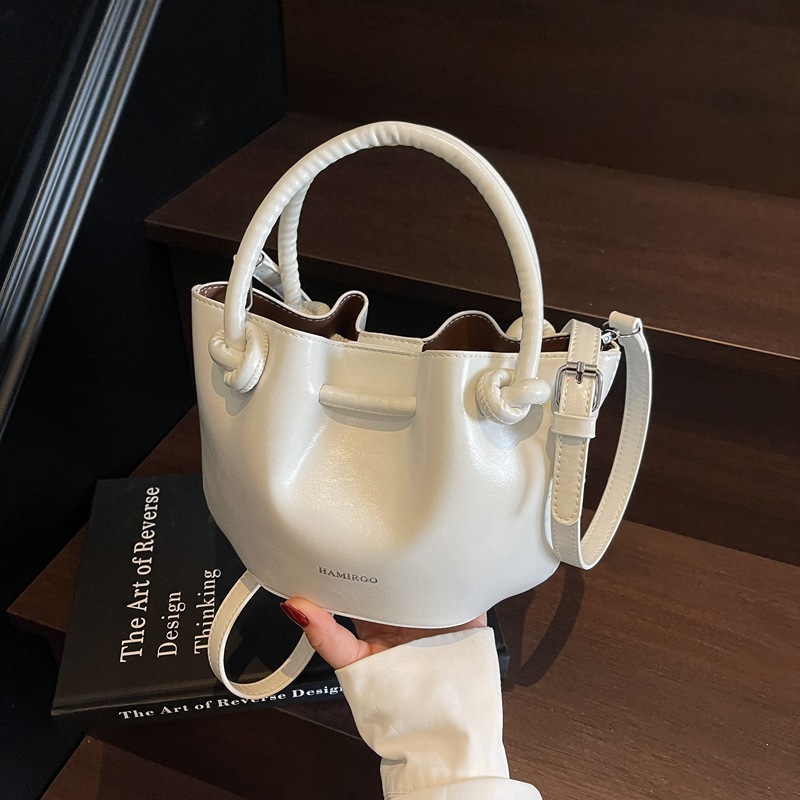 High end, niche, super popular small summer 2025 new fashion crossbody for women's handheld pleated bucket bag