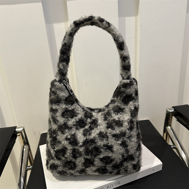 New Free Delivery Designer Bag Fashionable And Trendy One Shoulder Armpit Handheld Niche Design Women's Autumn New Luxury Bag Beautiful Bag Perso