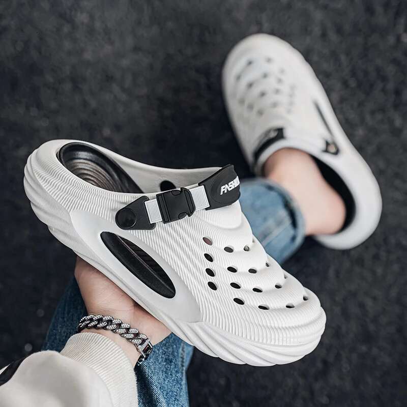 Casual Clogs Mens Sandals Summer EVA Beach for Men Fashion Hollow-out Slippers Solid Color Garden Shoes Closed-toe