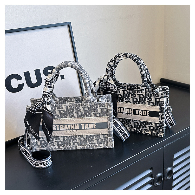 Designer Bag Fashionable Women's Silk Scarf Splicing Shoulder Bag Luxurious Letter Commuting Crossbody Bag Street Trend Square Zipper Handbag Col