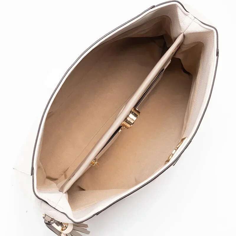 PG Quality Niche Brand Design Versatile Delicate Handbag Casual Light High Sense Fashion Women's Bag