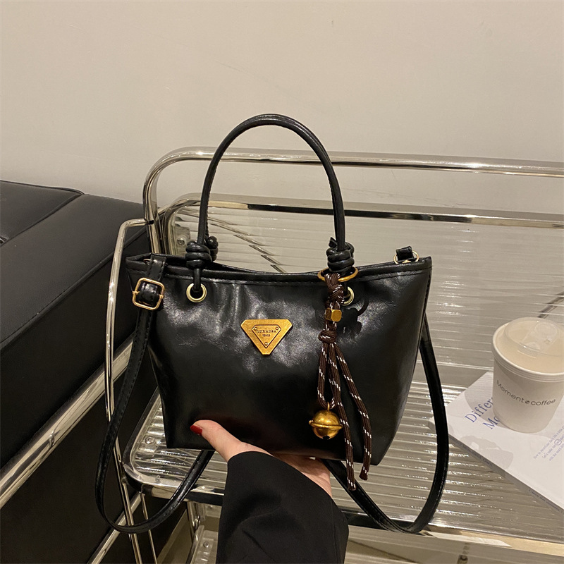 Free Delivery Designer Bag Advanced Autumn Winter New 2025 Niche Women's Portable Bucket Versatile And Stylish Commuting Crossbody Trend Luxury B