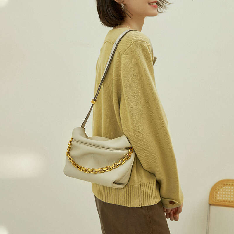 2025 New Women's Leather Pleated Cloud Fashion Chain Dumpling Shoulder Crossbody Bag