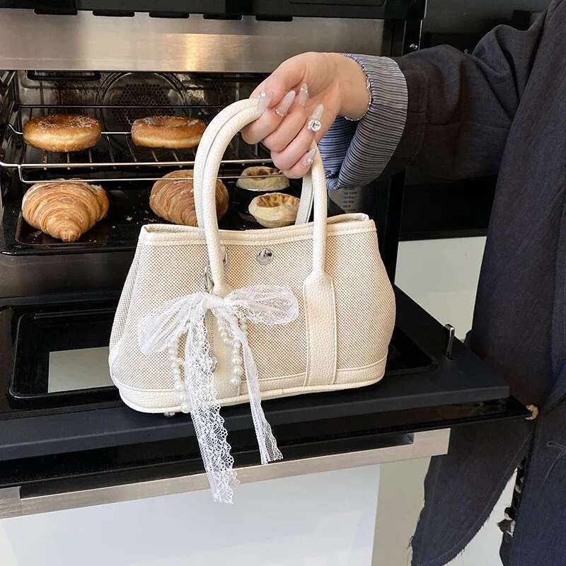 Designer Women's Shoulder Bag Vintage Leather Crossbody Purse Elegant Ladies Handbag with Detachable Chain