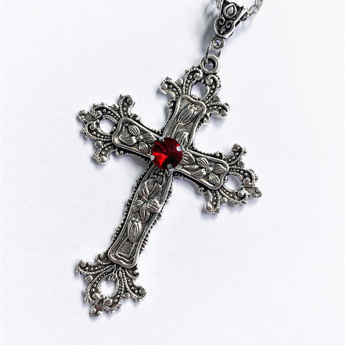 Creative Flower Pattern Cross Diamond Necklace, Gothic Style, Unique Design, Perfect for Statement Jewelry Lovers
