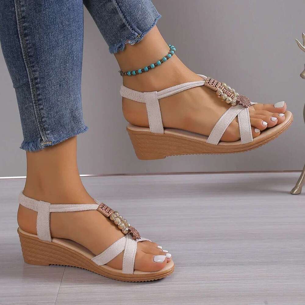 Hot Seller New Women's Flat Heel Beaded Bohemian Open Toe Sweet Student Beach Shoes Sandals Women