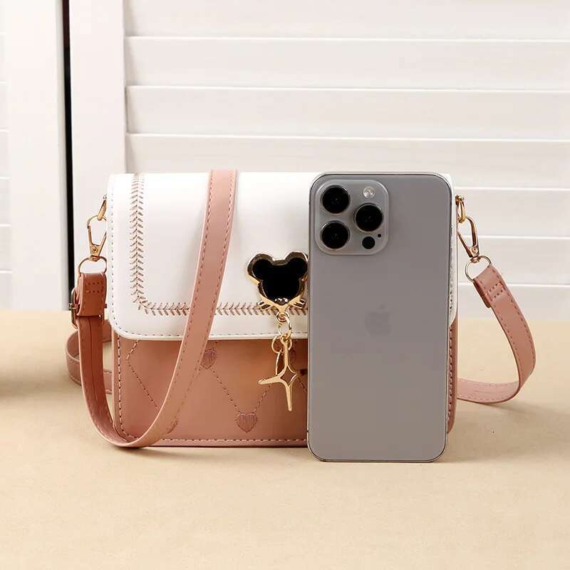 One New Women's Shoulder Square Trendy and Versatile Small Girl Heart Gift Crossbody Bag