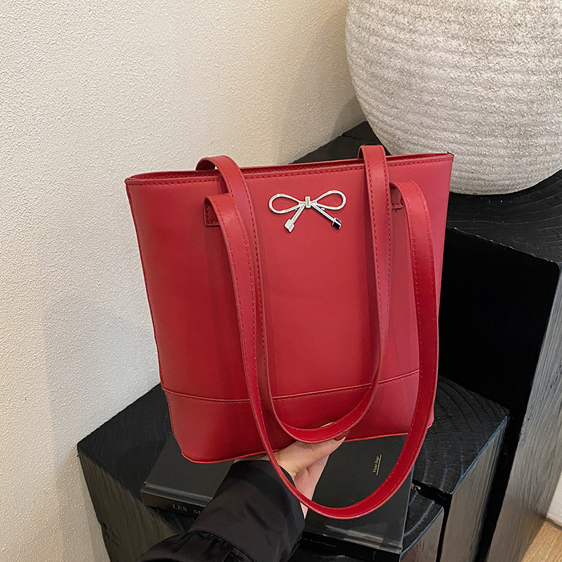 Small Niche Design Fashionable And Versatile Large Capacity New College Student Class Shoulder Bag New Free Delivery Designer Bag Commuting Luxury Bag