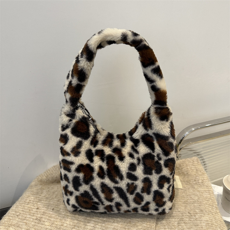 New Free Delivery Designer Bag Fashionable And Trendy One Shoulder Armpit Handheld Niche Design Women's Autumn New Luxury Bag Beautiful Bag Perso