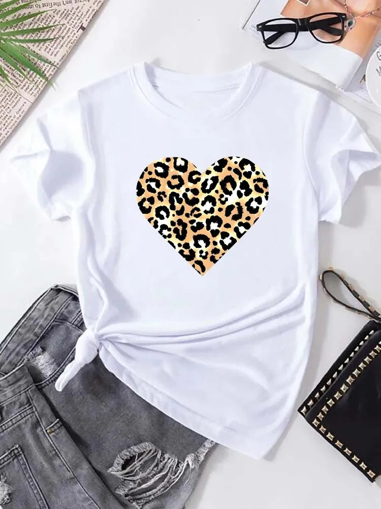 Funny Leopard Heart Print T Shirt for Women Clothing Casual Short Sleeves Tshirt Fashion Streetwear Crew Neck Female Shirts 250514