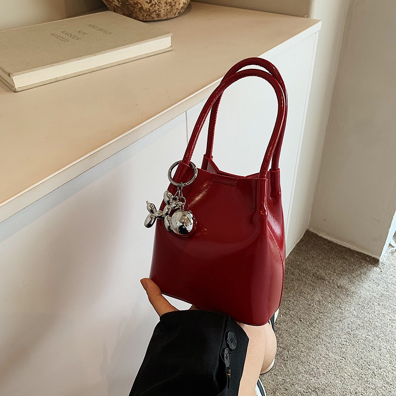 Elegant Compact Crossbody Purse - Chic Urban Accessory for Daily Carry