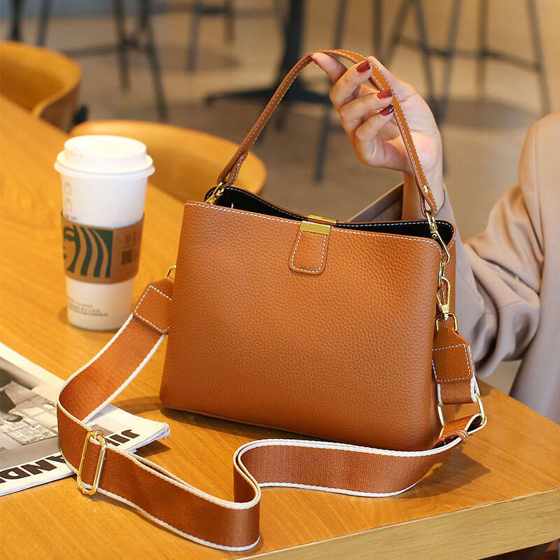 New top layer cowhide fashionable women's niche design, high-end sense, shoulder bag, handbag, new casual fashion trend