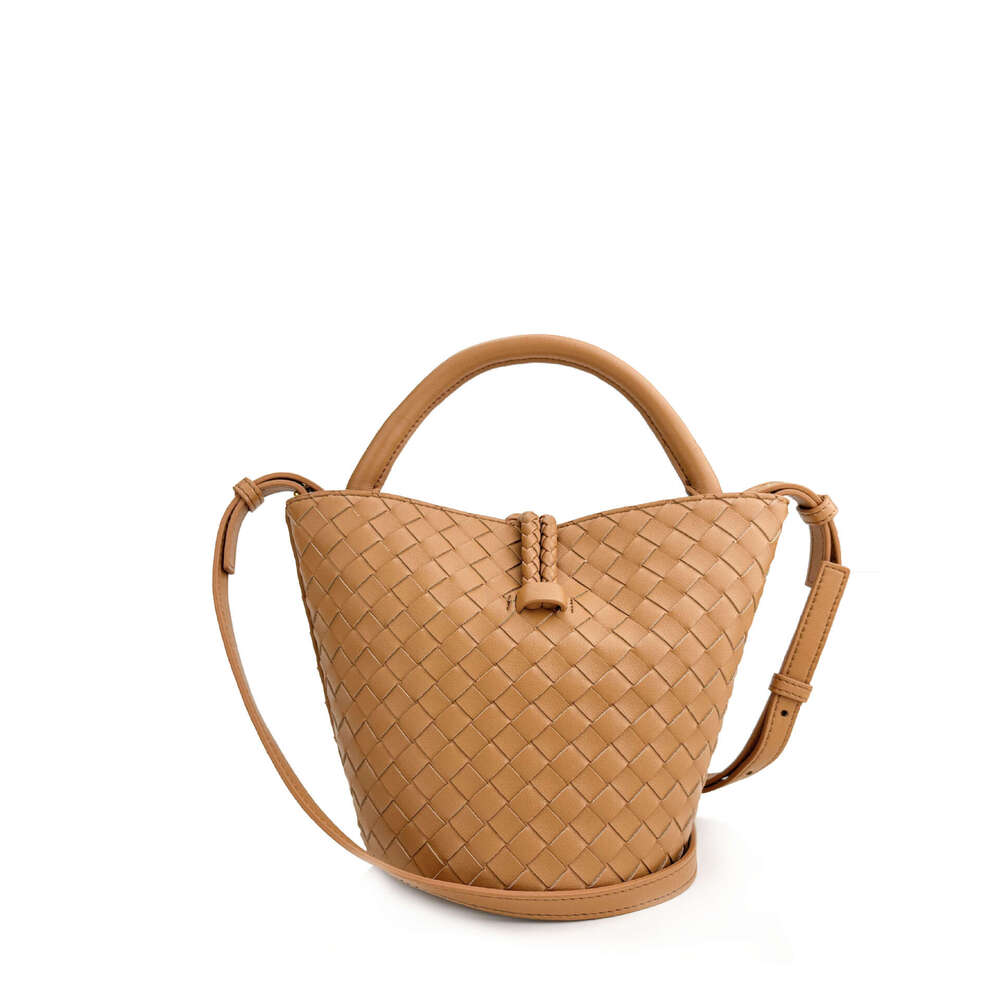 New One Shoulder Bucket Handbag Fashion Versatile Diagonal Cross Leather Women's Bag