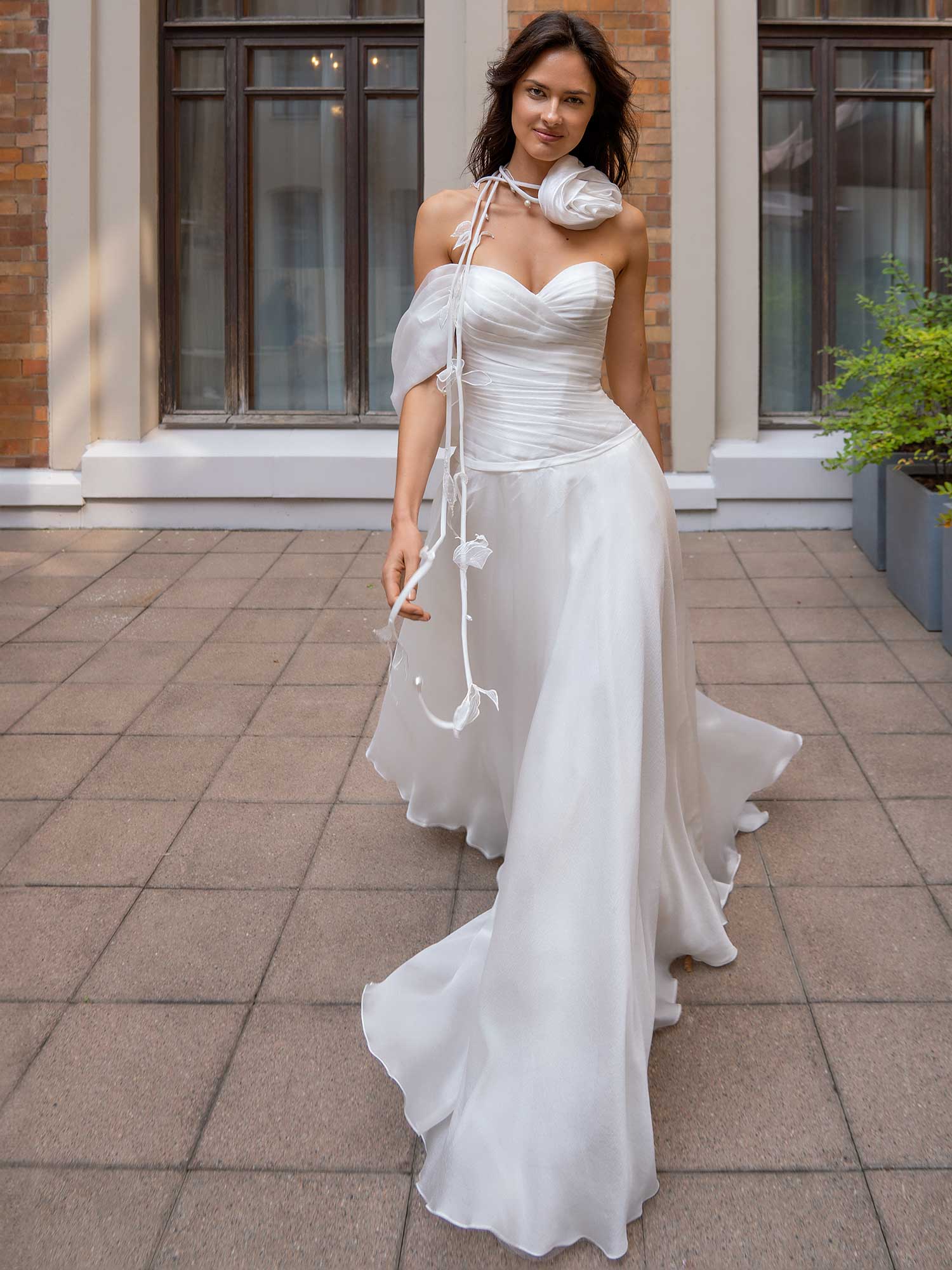 Exquisite A Line Wedding Dresses Sexy Sweetheart Appliques Lace Bridal Gowns Custom Made Backless Sweep Train Robe