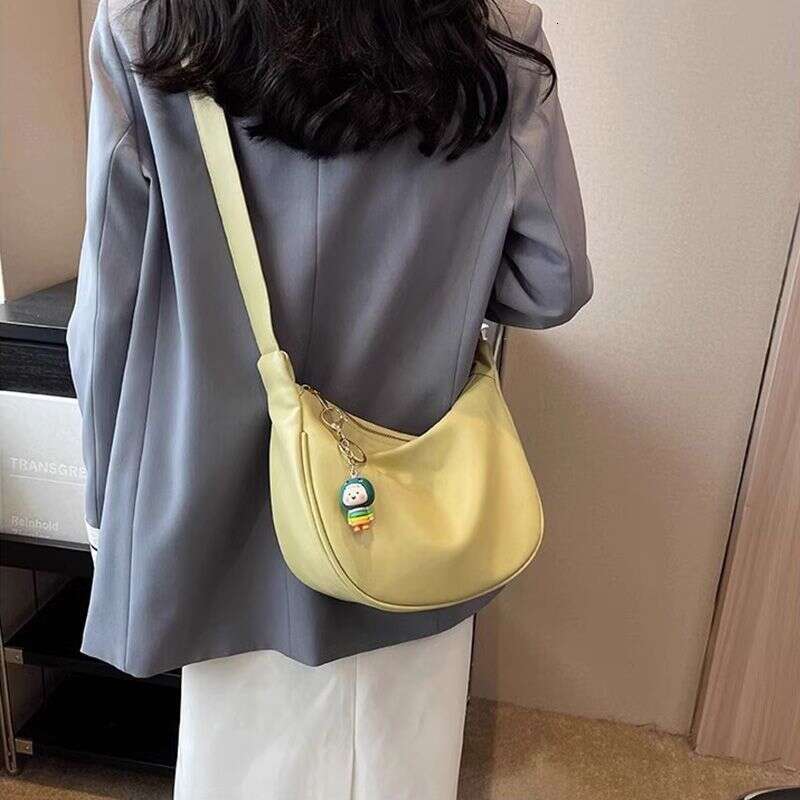 Real leather high-end handbag 2025 new sports and leisure lazy style dumpling for women crossbody shoulder crescent shaped bag