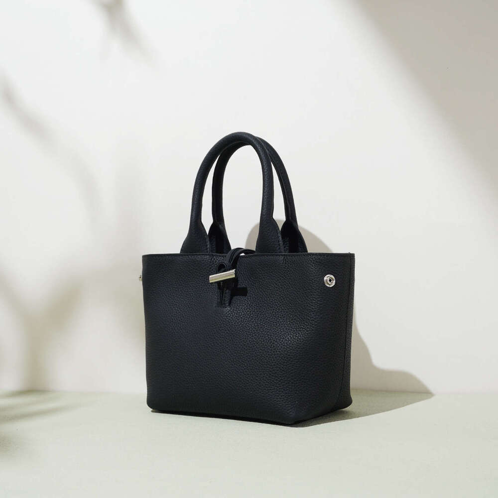 2025 Design New Small Bucket High-End Soft Handbag Versatile Fashion Leather Diagonal Cross Women's Bag