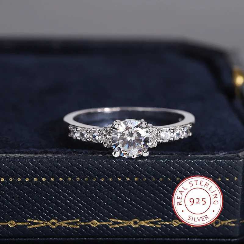 925 Silver Plated Ring for Women Classic Shiny Zircon Ring Fashion Silver Jewelry Anniversary Gift Engagement RingXJ250514