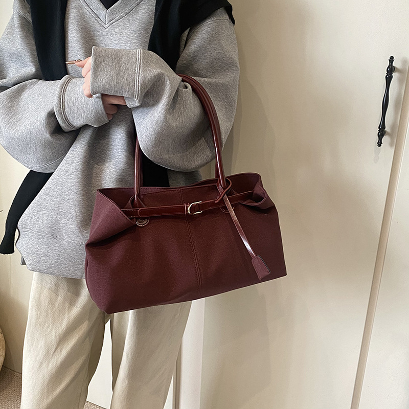 Matte large capacity for women 2025 new autumn and winter commuting single shoulder armpit bag, hand-held tote bag