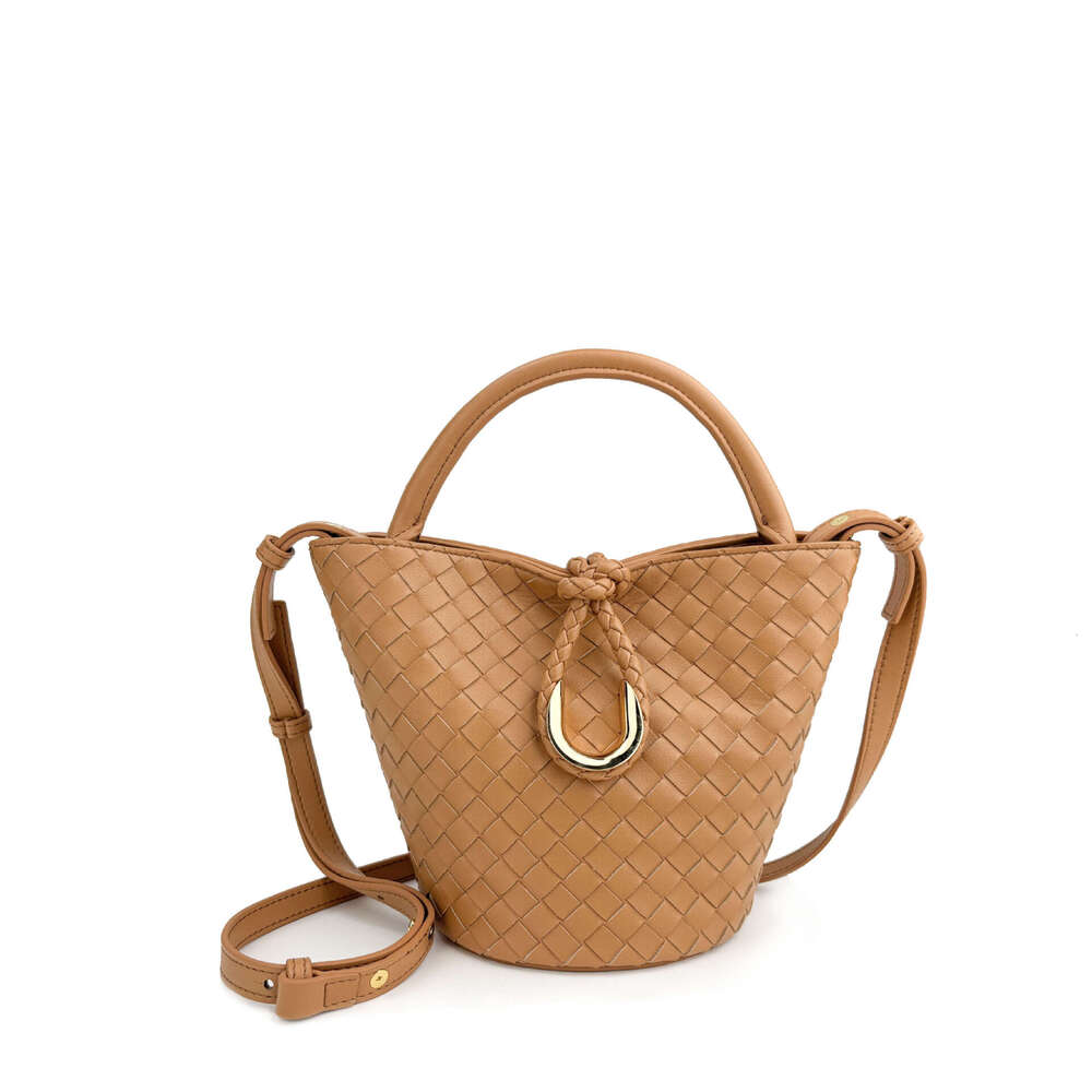 New One Shoulder Bucket Handbag Fashion Versatile Diagonal Cross Leather Women's Bag