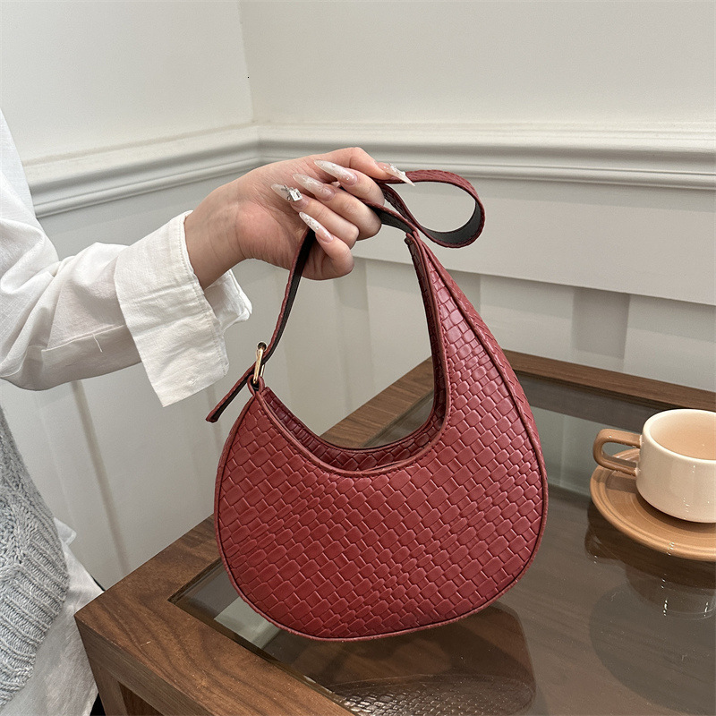 Elegant Simple New Free Luxury Bag Delivery Designer Bag Woven Pattern Handbag For Women In 2025 Versatile Stylish Crescent Bag Fashionable And Popula