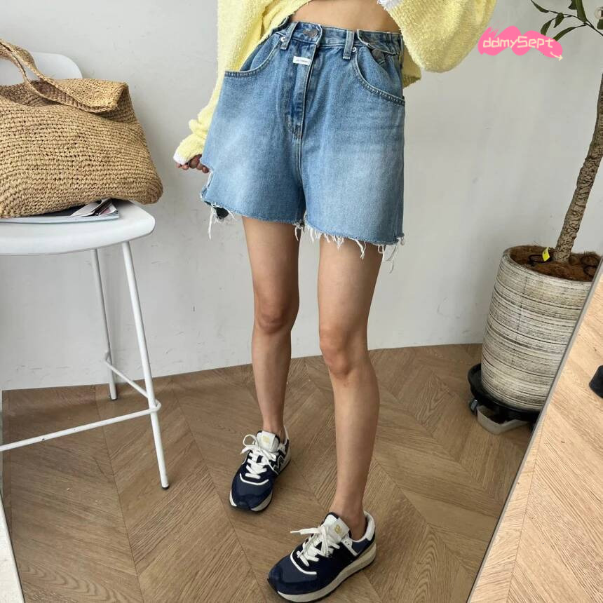 Summer Vintage Tassel Hole Women's Denim Short Pants 2025 New High Waist Button Casual Loose Jeans Shorts for Women ddmysept