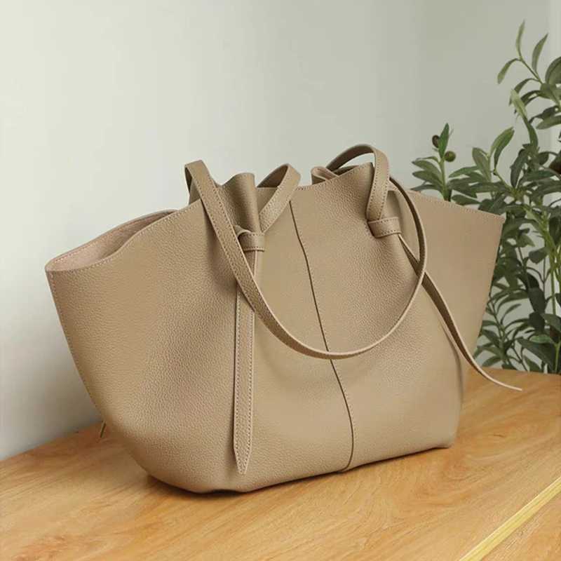 Top Layer Cowhide Large Capacity Tote Bag Wens Leather Bag Women Bat Bag Versatile Cmuter Bag Handheld Wing Cposite Bag Z250514
