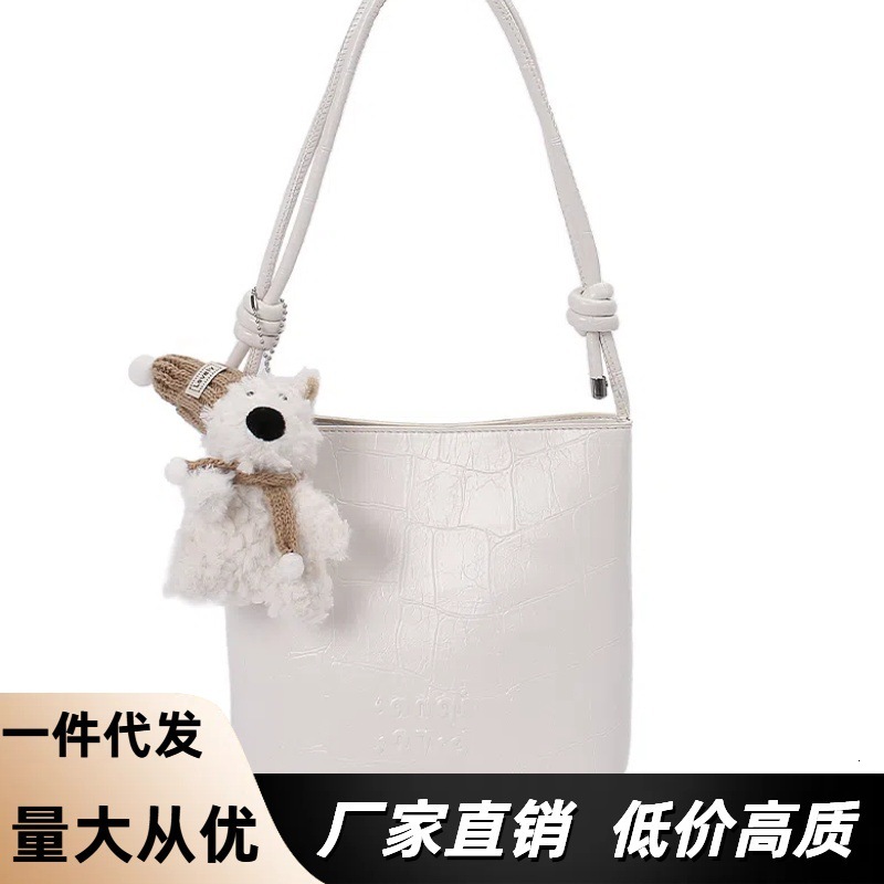 New Designer Bag 2025 New Fashionable Simple Large Capacity Women's Forest Cute Fashion Advanced Retro Solid Color Leisure Single Shoulder Crossb