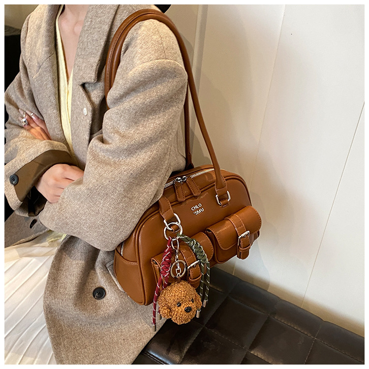 Matte hand-held bowling for women 2025 new shoulder bag, large capacity commuting Boston pillow bag