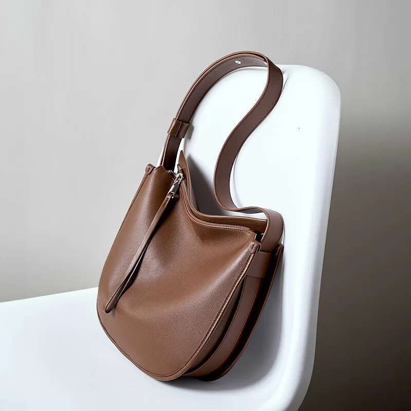 Lazy style 2025 minimalist and comfortable soft leather tote bag, cowhide commuting large capacity single shoulder crossbody bag