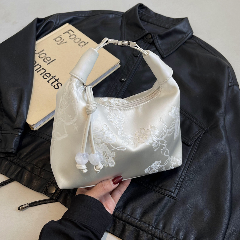 This year's popular niche embroidered for women 2025 versatile crossbody bag, new Chinese style single shoulder armpit bag