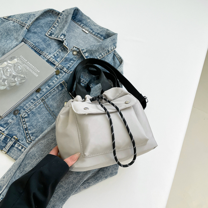 Color Blocked Armpit Women's Luxury Bag New 2025 Fashionable Texture Casual Shoulder Crossbody New Free Delivery Designer Bag Small Square Bag Tr