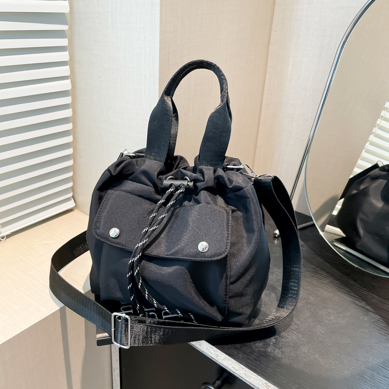 Color Blocked Armpit Women's Luxury Bag New 2025 Fashionable Texture Casual Shoulder Crossbody New Free Delivery Designer Bag Small Square Bag Tr